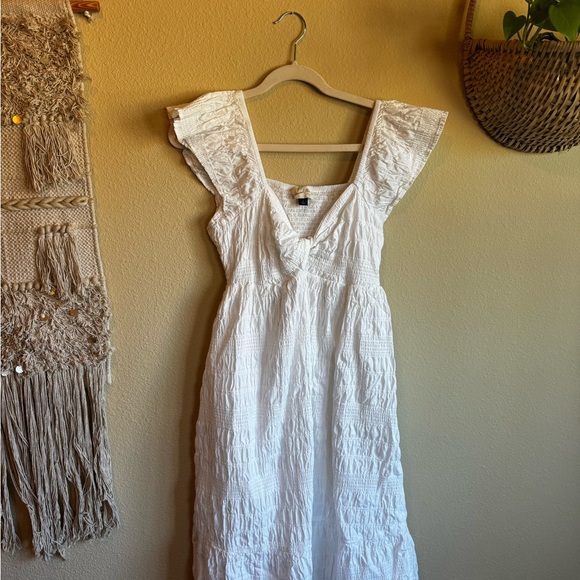 Universal Thread White Smocked V-Neck Dress - Picture 4 of 4